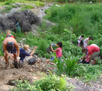 Belgian Scout troupe visit to China - sorting garbage